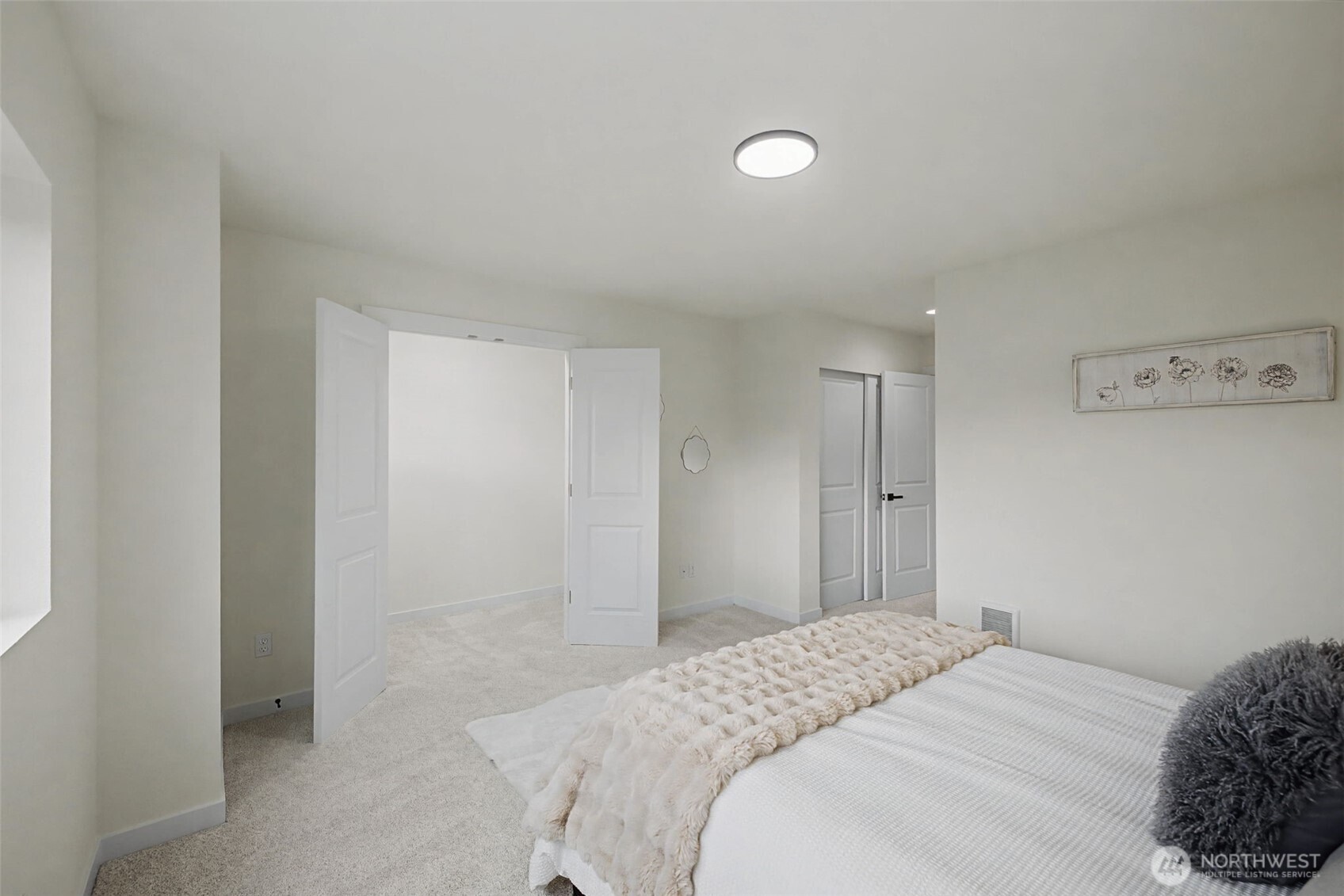 4749 Court R , Tacoma, WA 98404