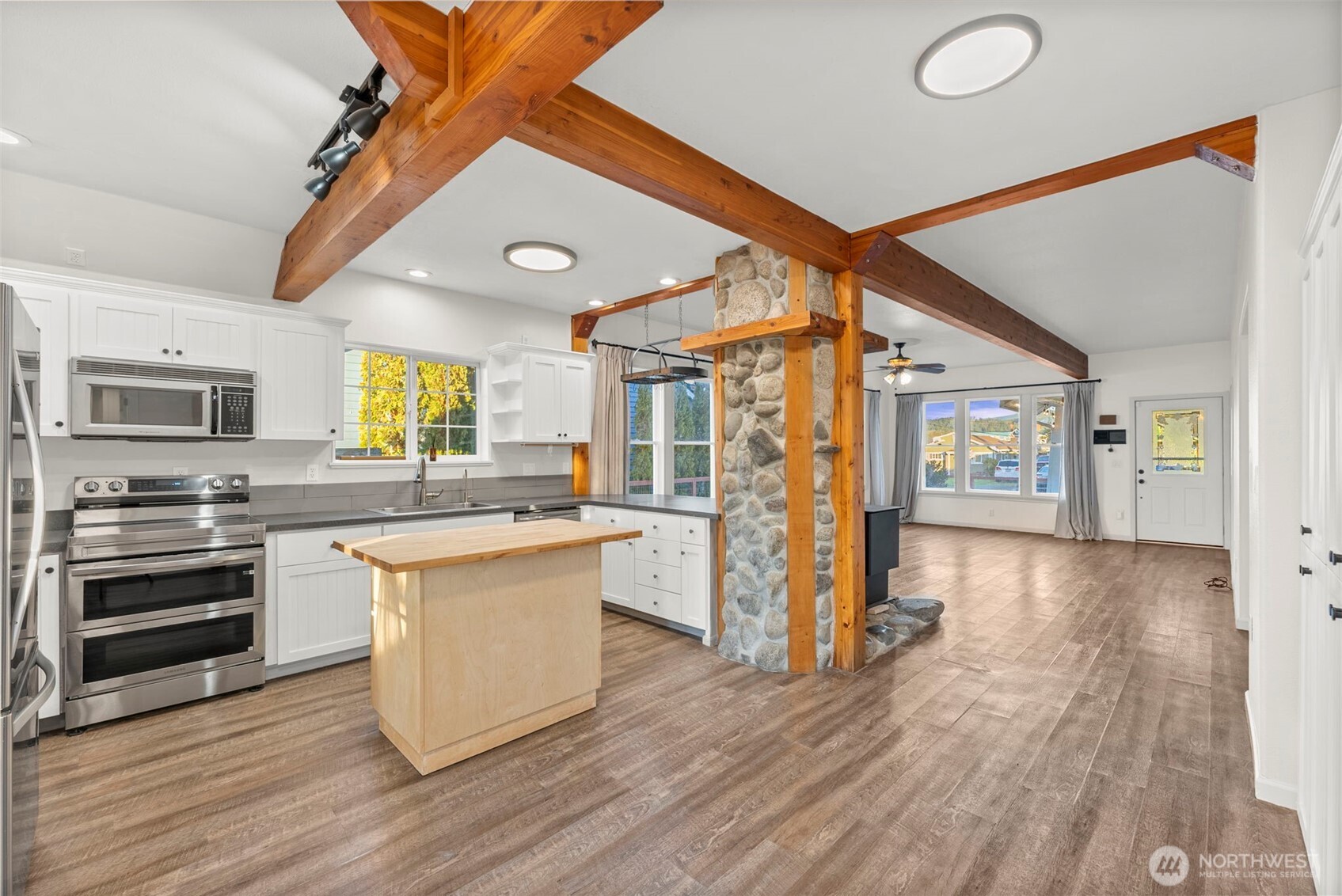 104 Pennsylvania Avenue N, Eatonville, WA 98328