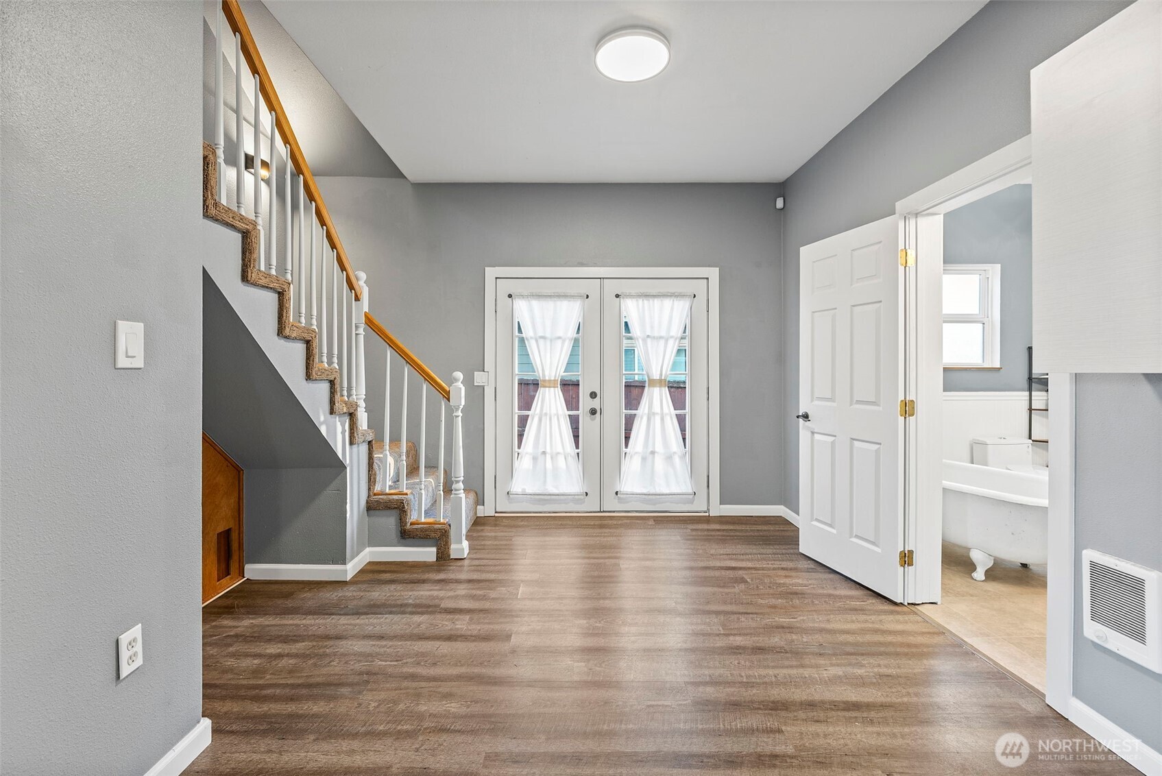 104 Pennsylvania Avenue N, Eatonville, WA 98328