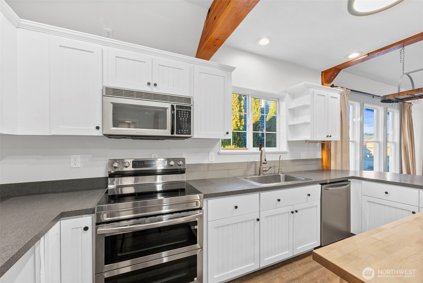 104 Pennsylvania Avenue N, Eatonville, WA 98328