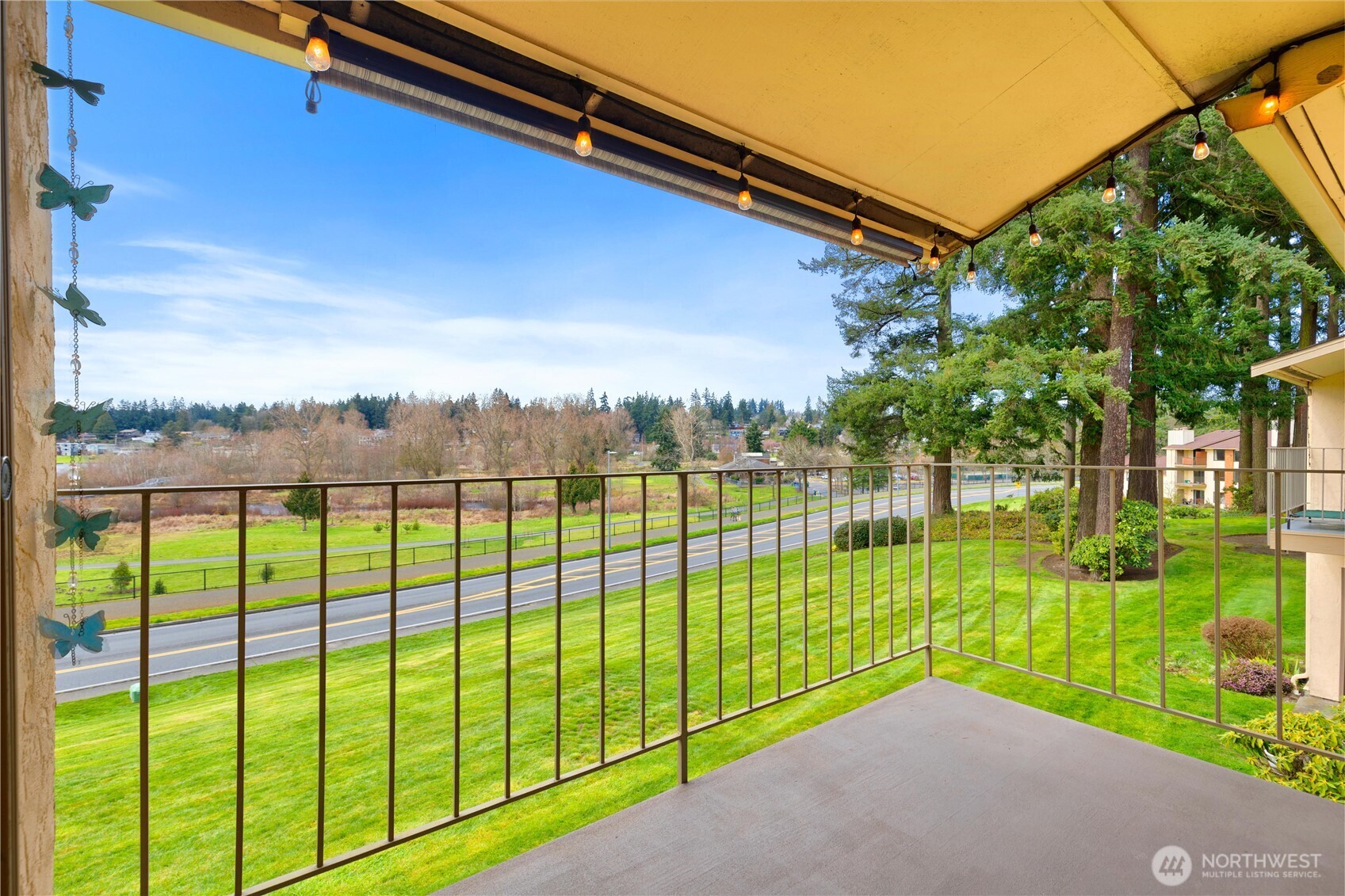 23305 Lakeview Drive #C204, Mountlake Terrace, WA 98043
