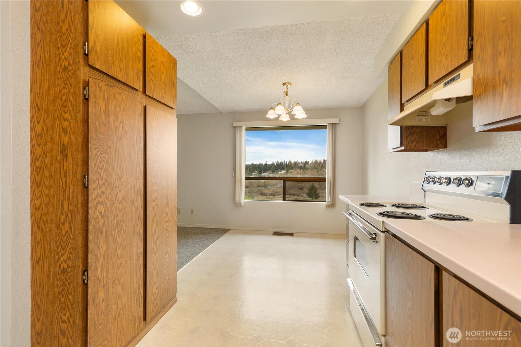 23305 Lakeview Drive #C204, Mountlake Terrace, WA 98043