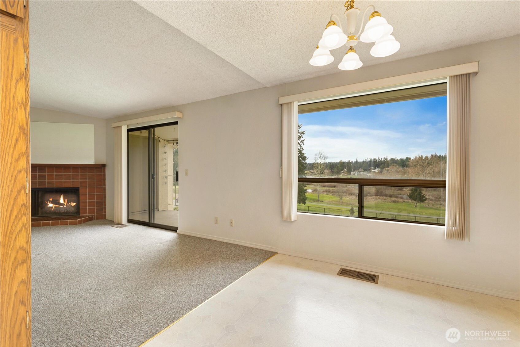 23305 Lakeview Drive #C204, Mountlake Terrace, WA 98043