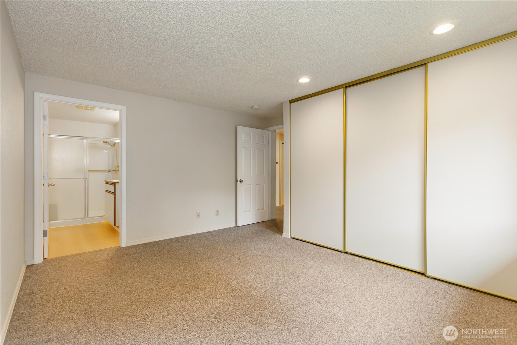 23305 Lakeview Drive #C204, Mountlake Terrace, WA 98043