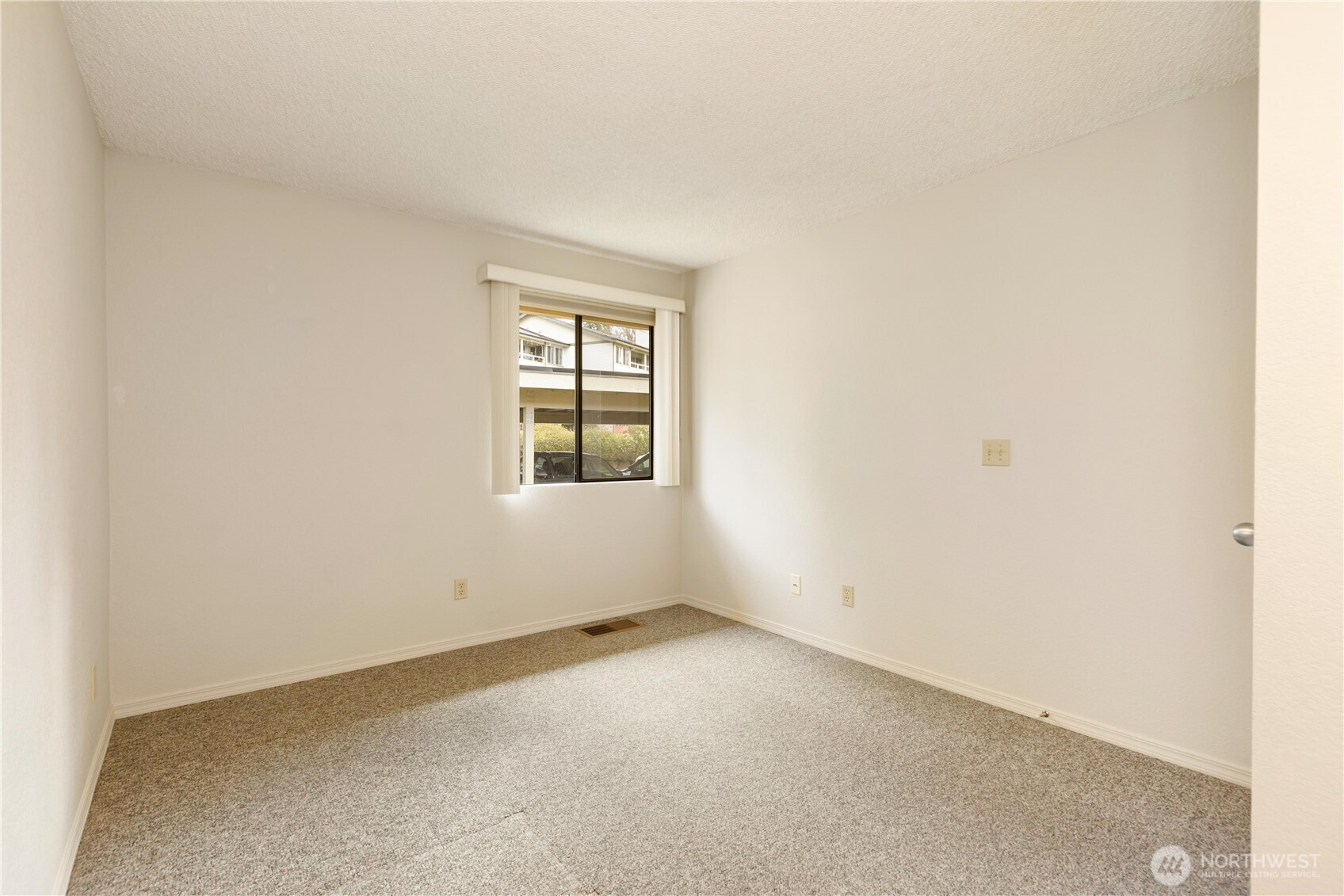 23305 Lakeview Drive #C204, Mountlake Terrace, WA 98043