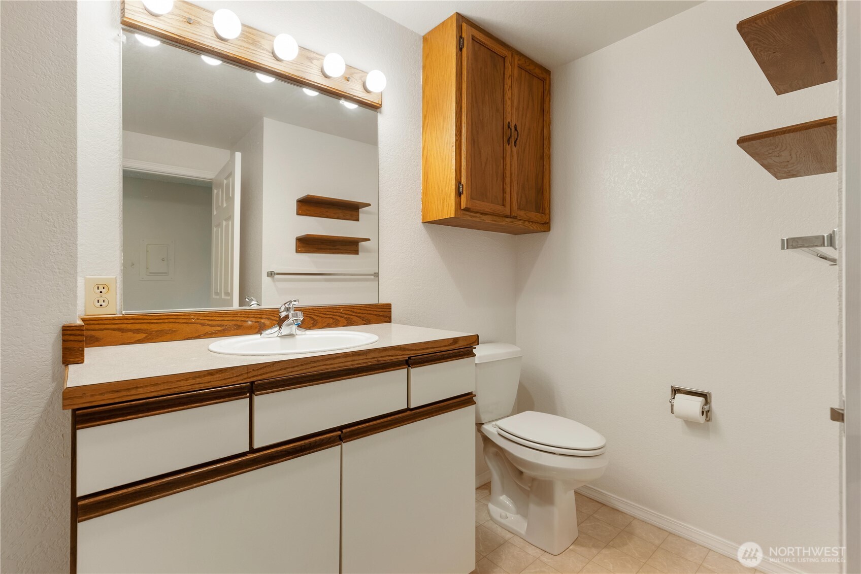 23305 Lakeview Drive #C204, Mountlake Terrace, WA 98043