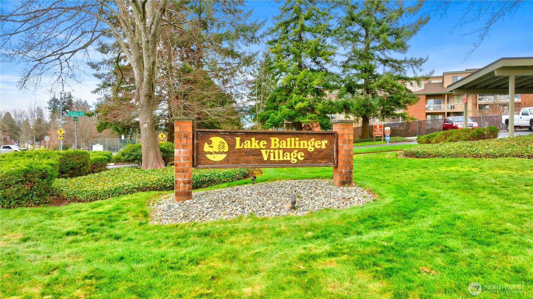 23305 Lakeview Drive #C204, Mountlake Terrace, WA 98043