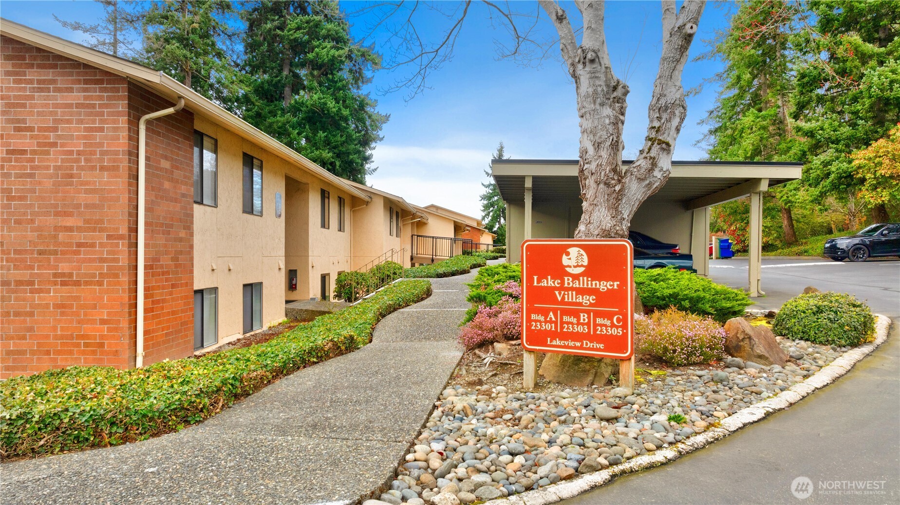 23305 Lakeview Drive #C204, Mountlake Terrace, WA 98043