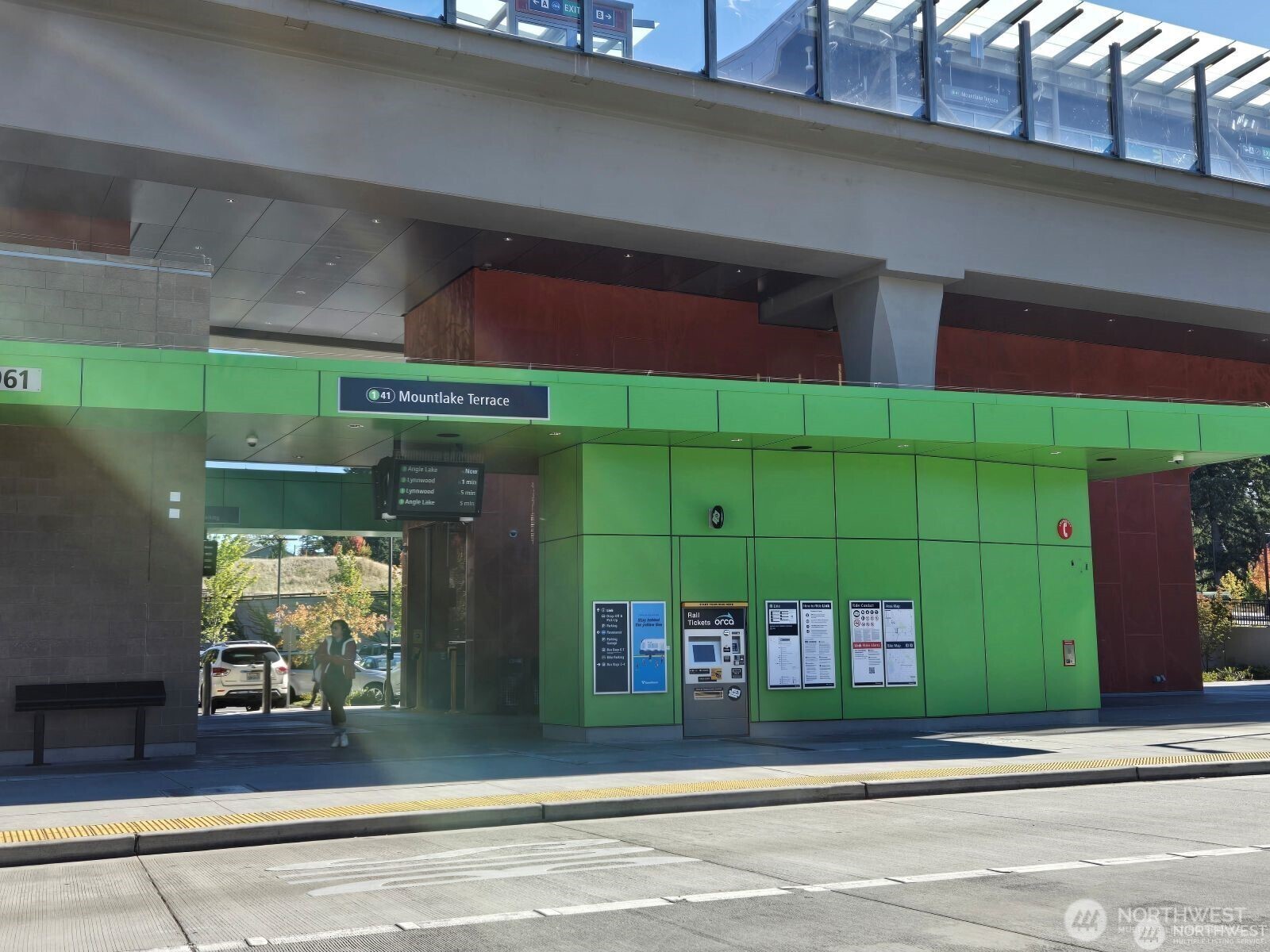 23305 Lakeview Drive #C204, Mountlake Terrace, WA 98043