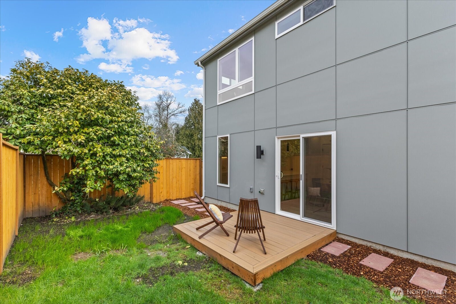 6530 18th Avenue SW #B, Seattle, WA 98106