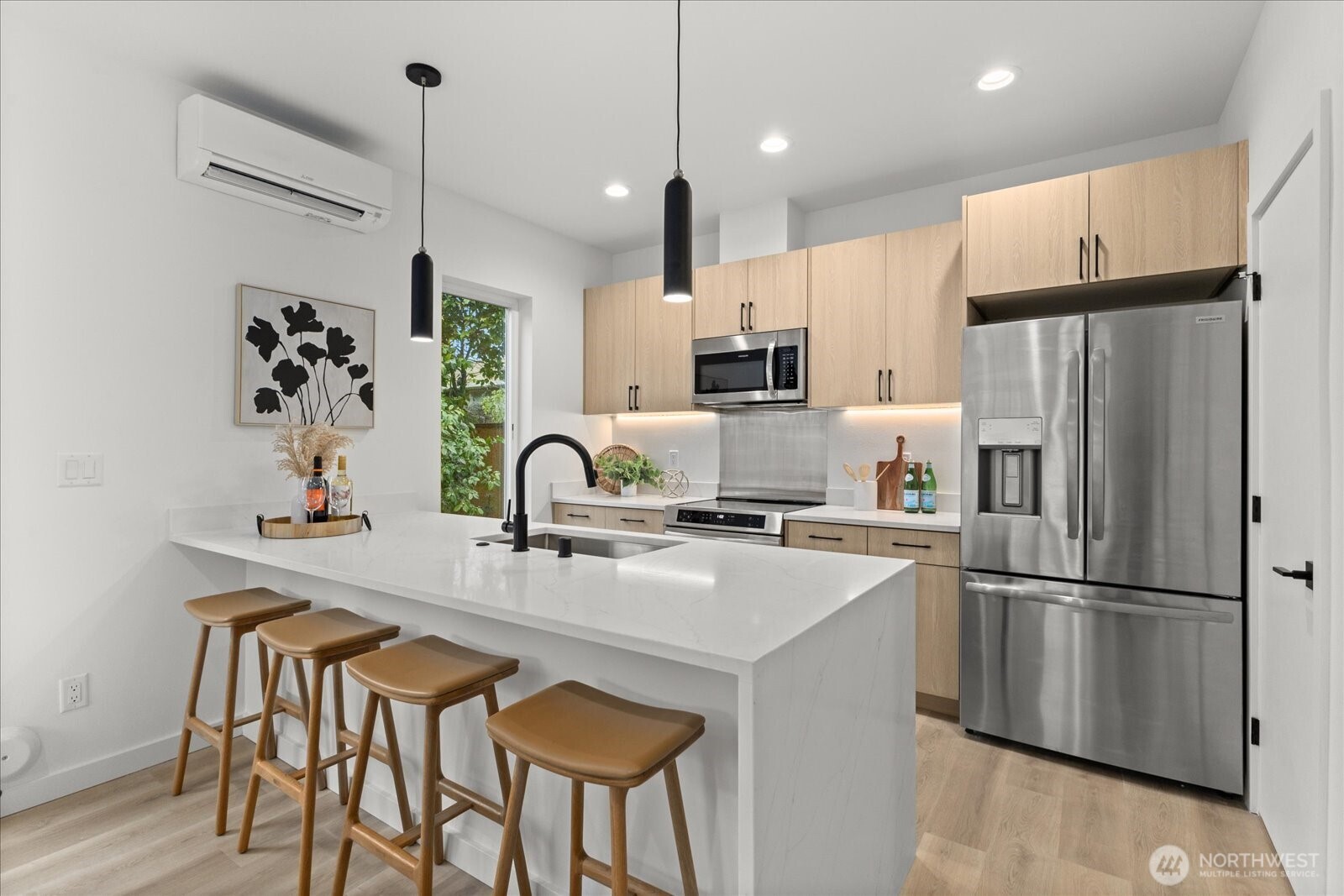 6530 18th Avenue SW #B, Seattle, WA 98106