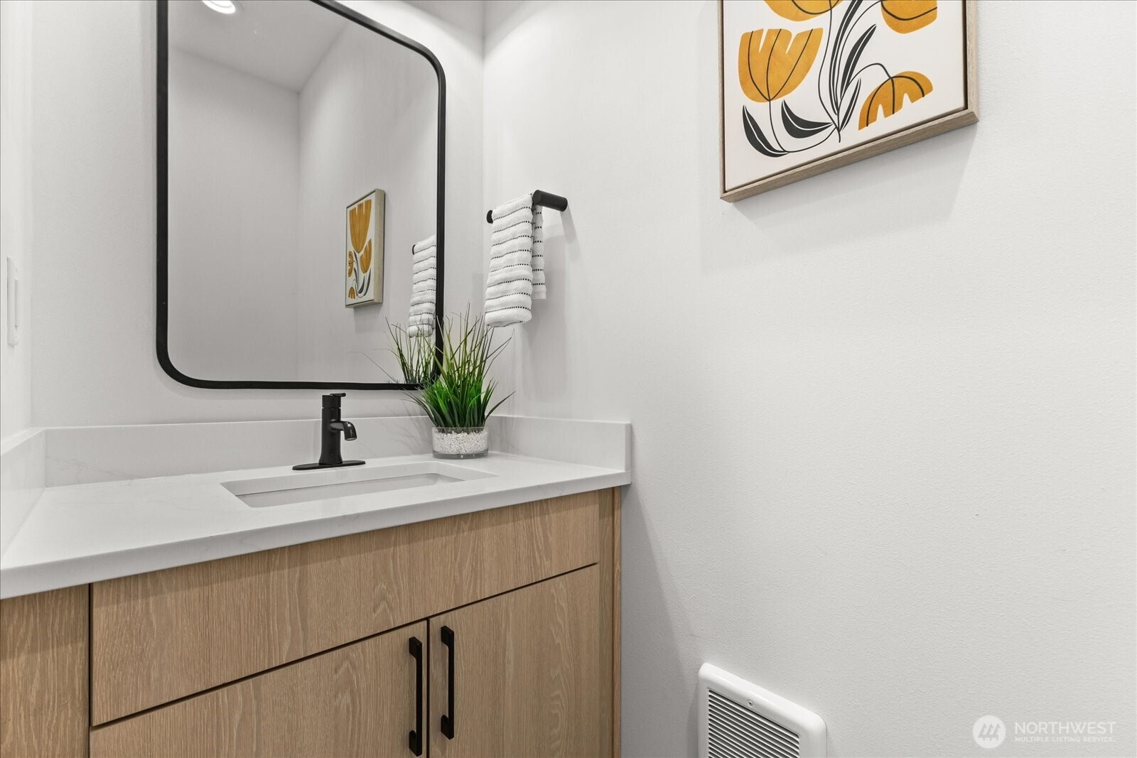 6530 18th Avenue SW #B, Seattle, WA 98106