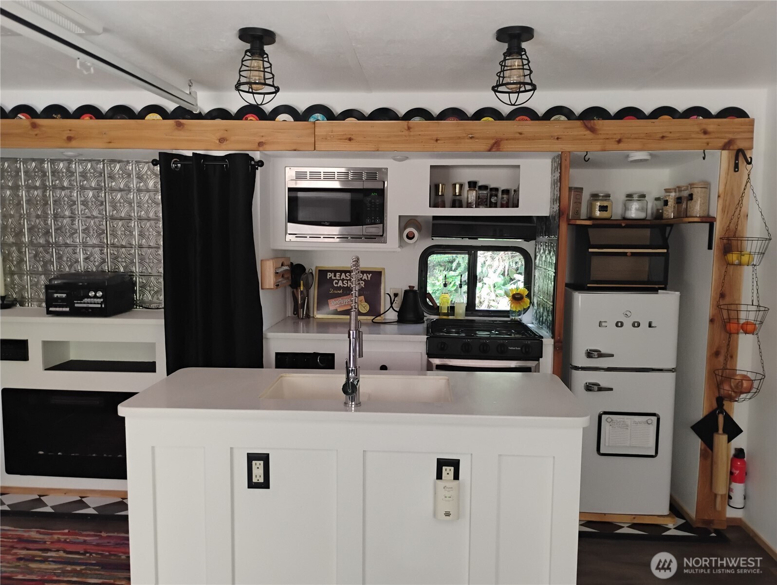 680 N Triton Heights Road , Lilliwaup, WA 98555