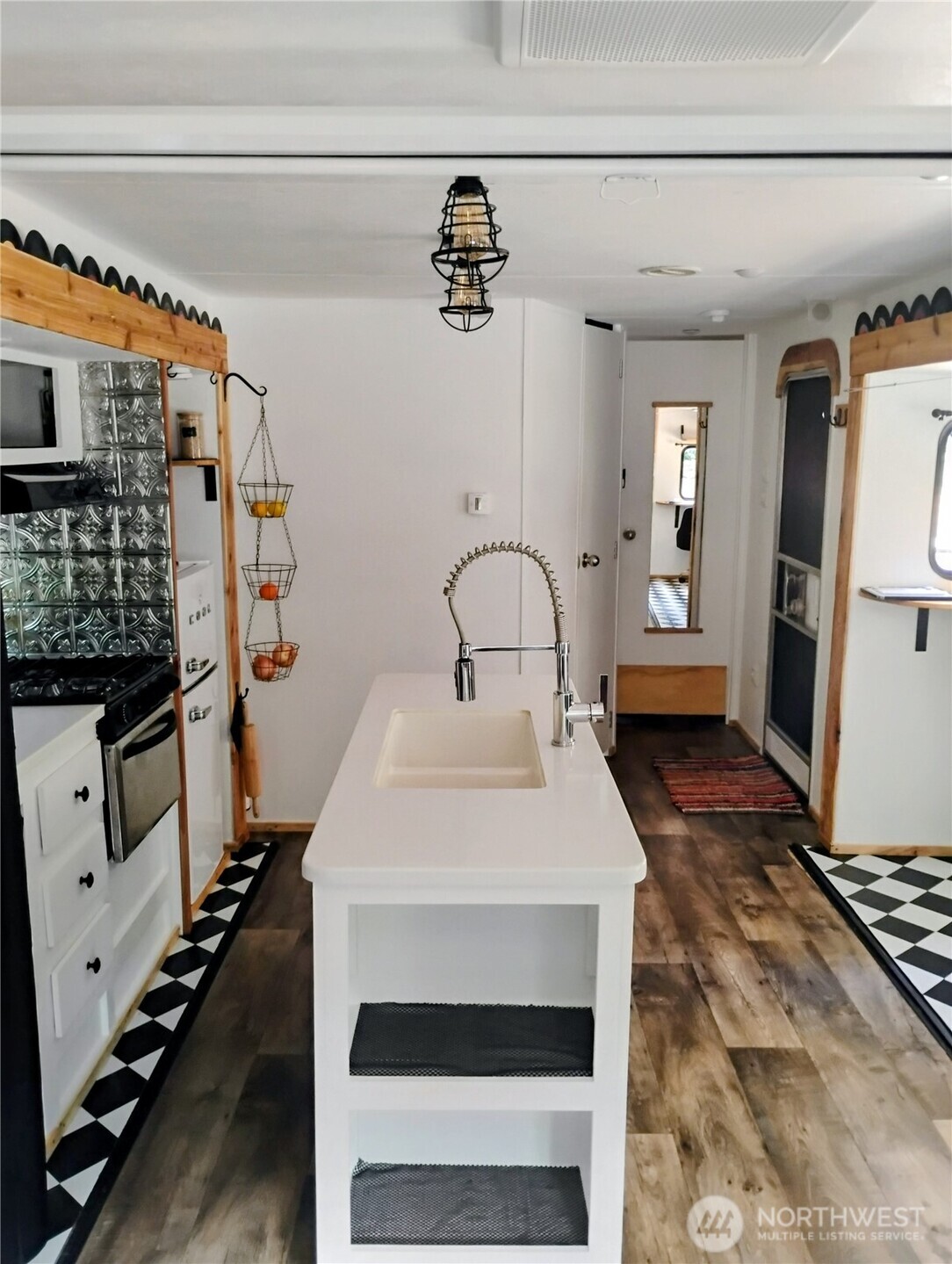 680 N Triton Heights Road , Lilliwaup, WA 98555