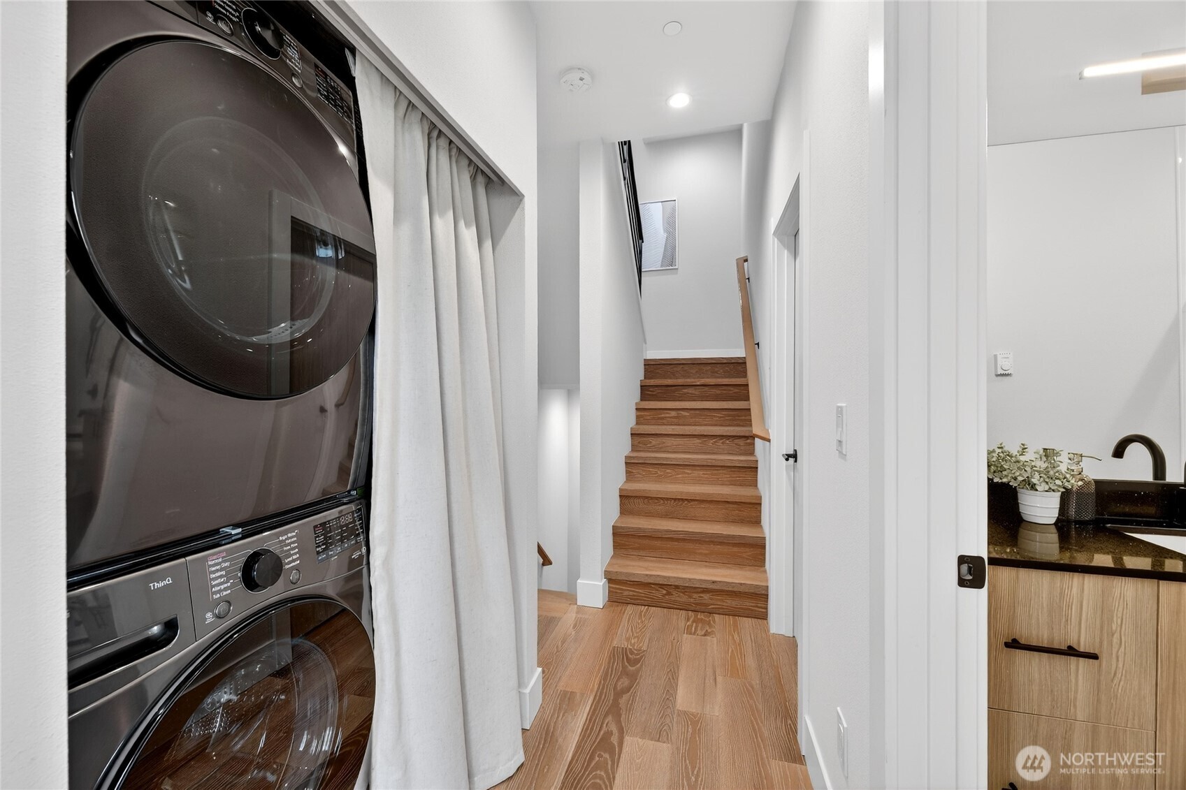 6543 35th Avenue SW #B, Seattle, WA 98126