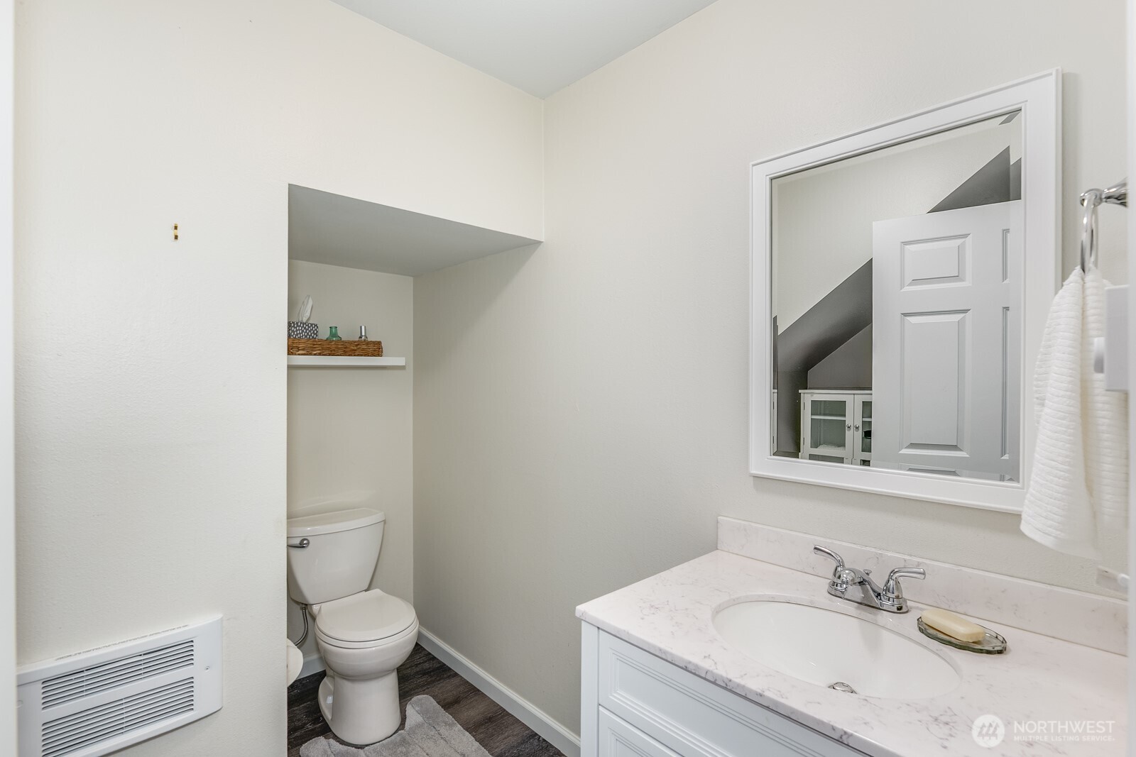 7821 196th Street SW #B, Edmonds, WA 98026