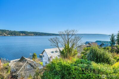 10742 Lakeside Avenue NE, Seattle, WA 98125