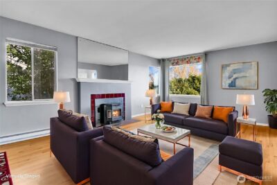 10742 Lakeside Avenue NE, Seattle, WA 98125 - Photo 2