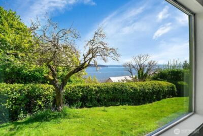 10742 Lakeside Avenue NE, Seattle, WA 98125 - Photo 24