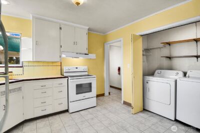 10742 Lakeside Avenue NE, Seattle, WA 98125 - Photo 11