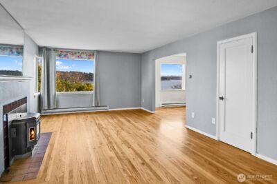 10742 Lakeside Avenue NE, Seattle, WA 98125 - Photo 5