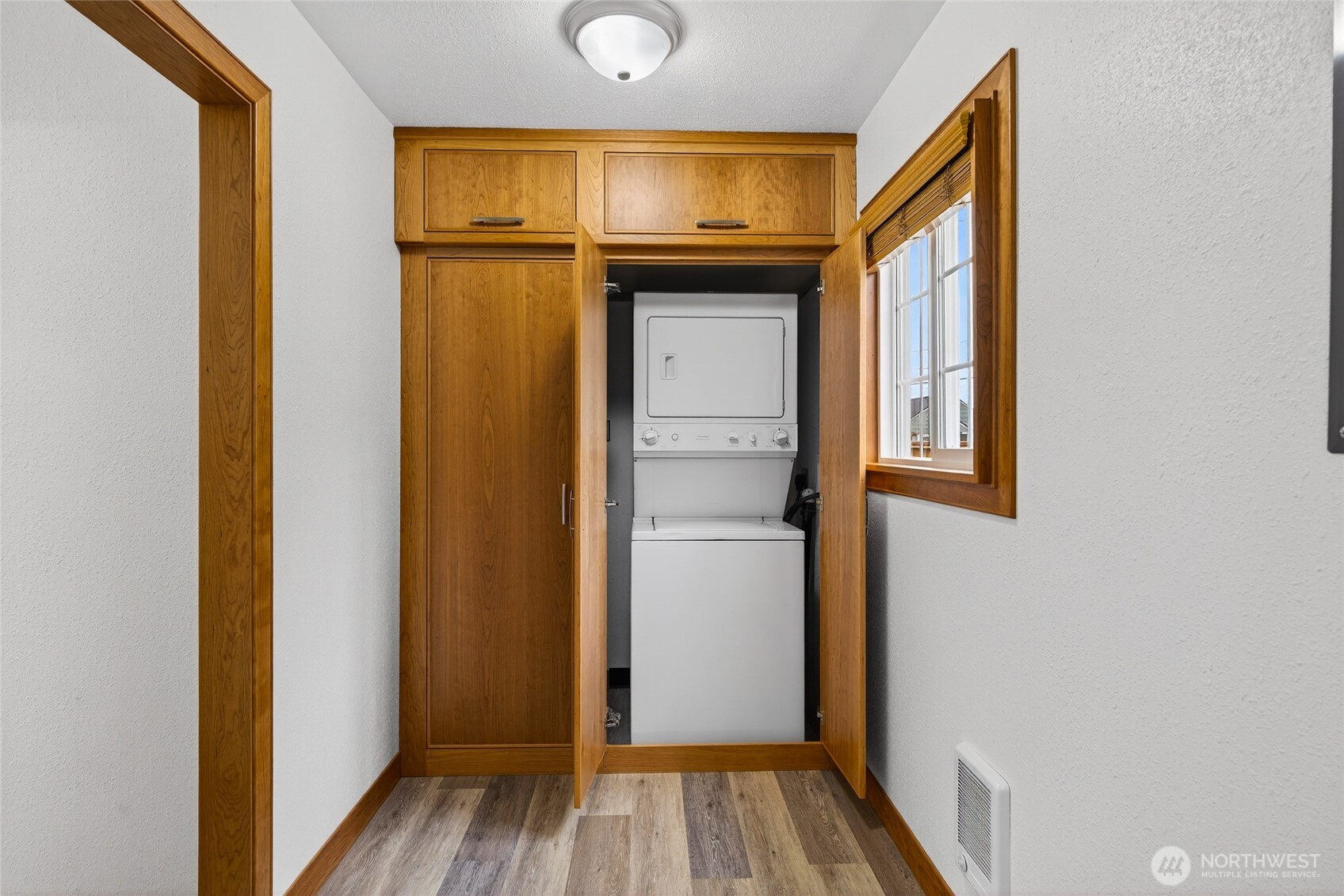 337 E Rio Vista Avenue , Burlington, WA 98233