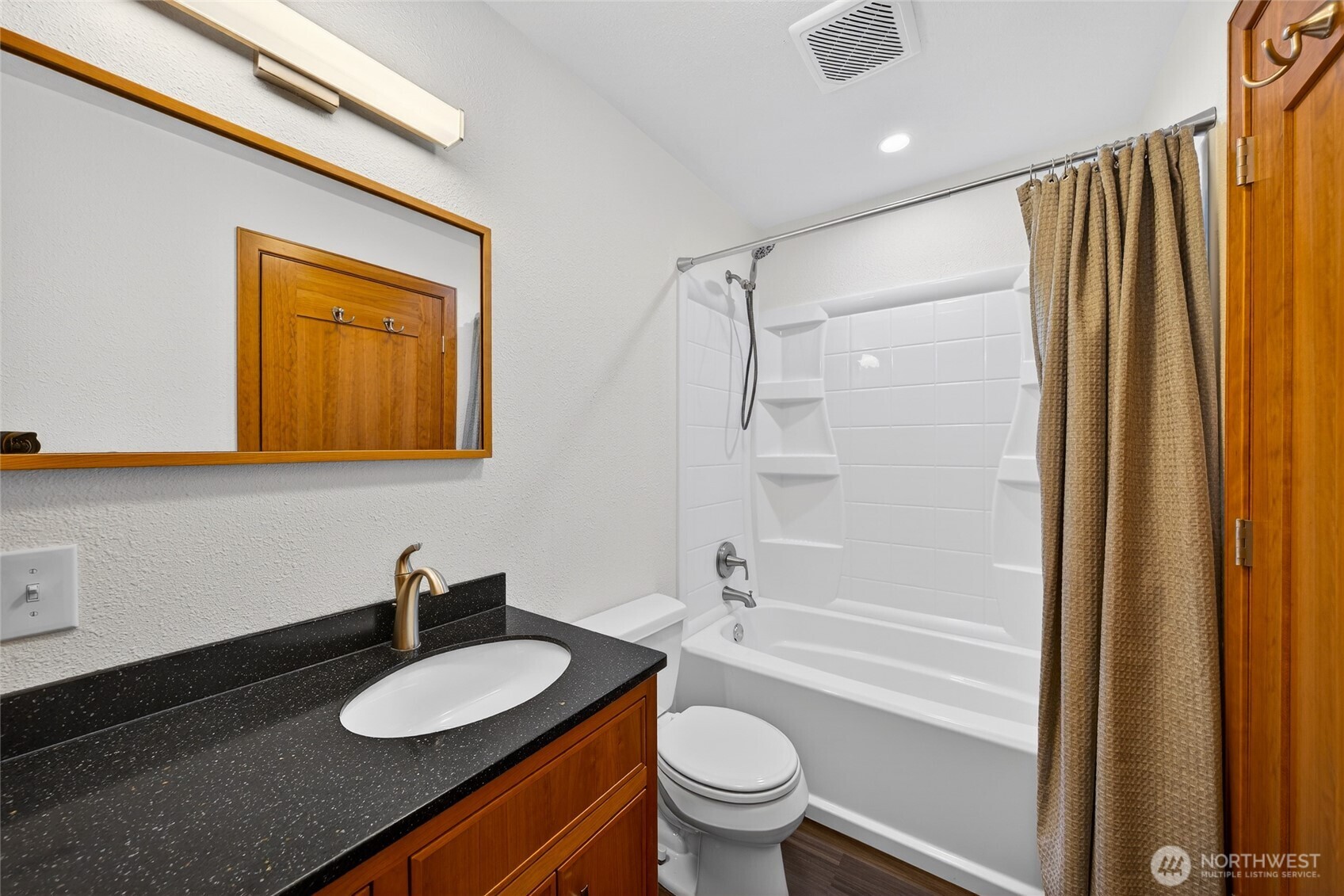 337 E Rio Vista Avenue , Burlington, WA 98233