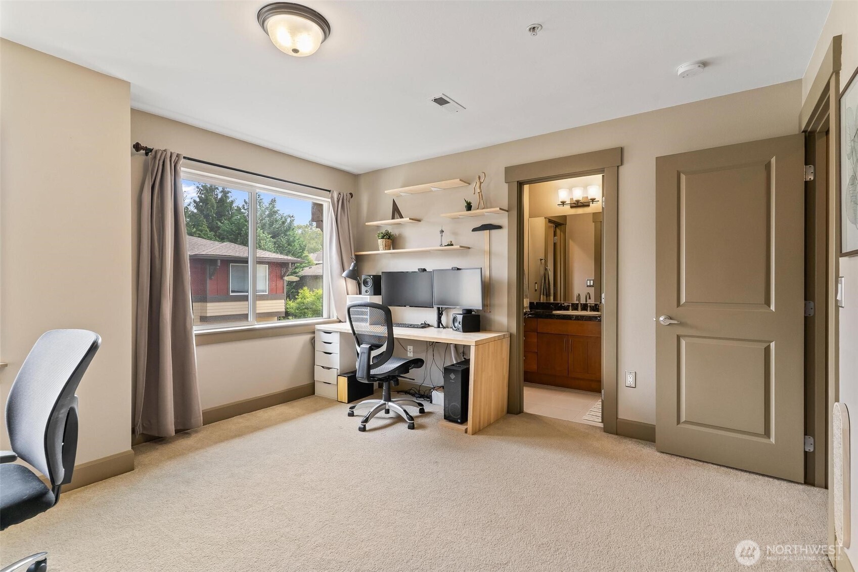 2115 201st Place SE #L2, Bothell, WA 98012-8565
