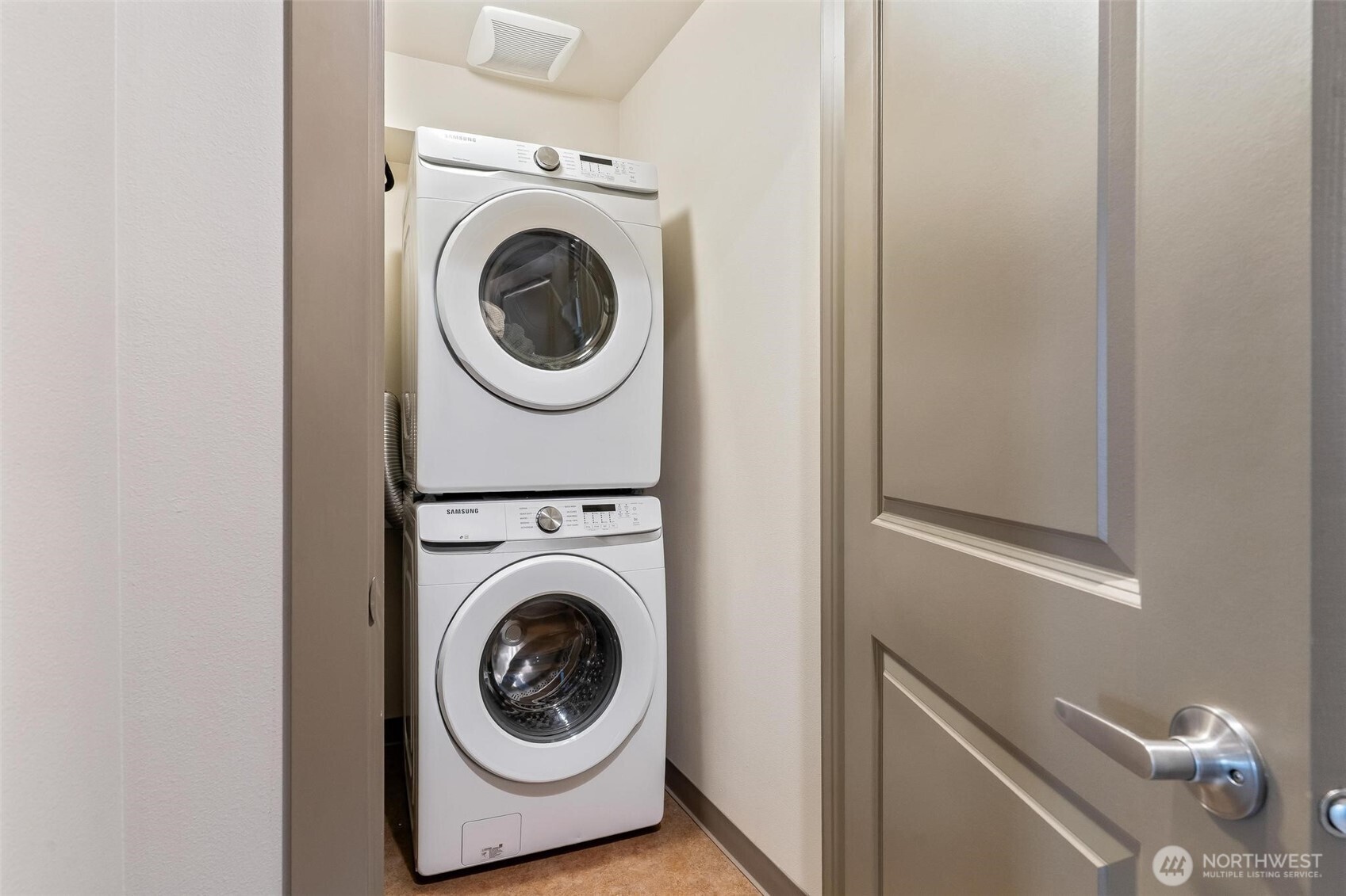 2115 201st Place SE #L2, Bothell, WA 98012-8565