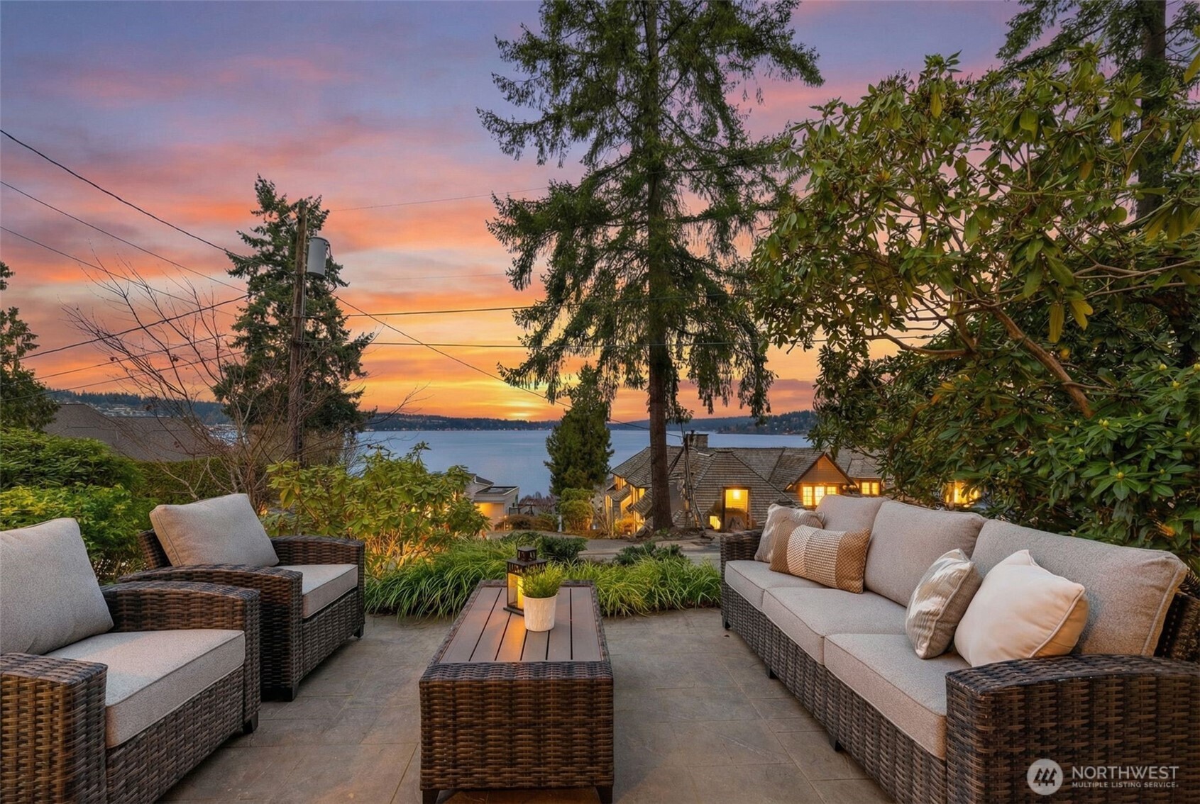 18021 SE 40th Place , Bellevue, WA 98008