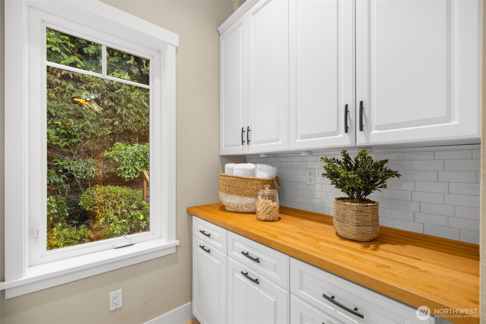 18021 SE 40th Place , Bellevue, WA 98008