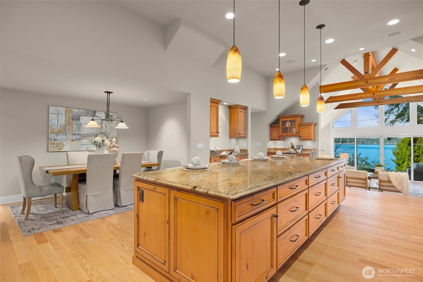 18021 SE 40th Place , Bellevue, WA 98008