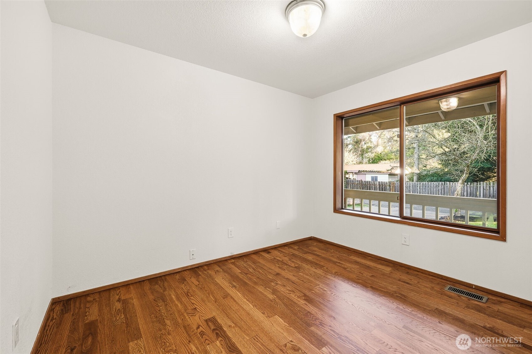 15931 22nd Avenue SW, Burien, WA 98166