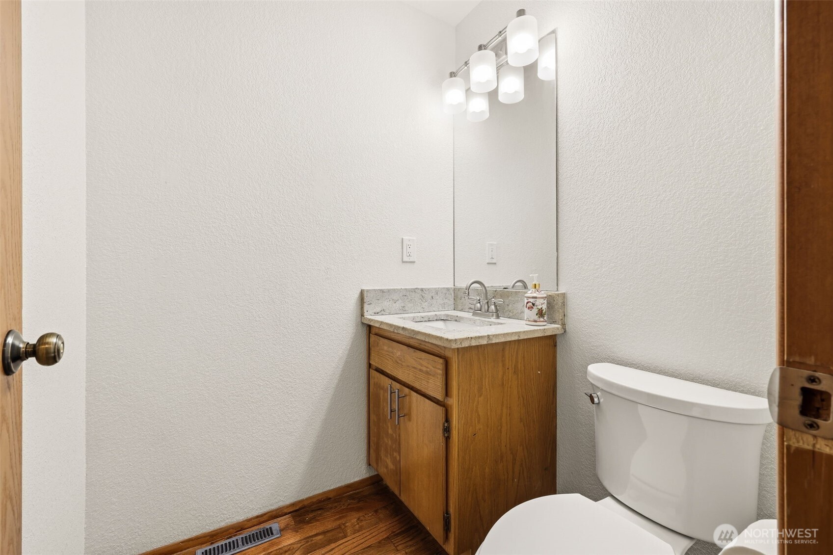 15931 22nd Avenue SW, Burien, WA 98166