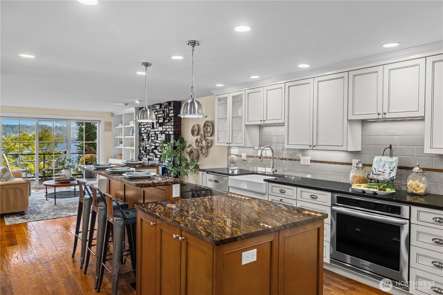 528 W Lake Sammamish Parkway SE, Bellevue, WA 98008