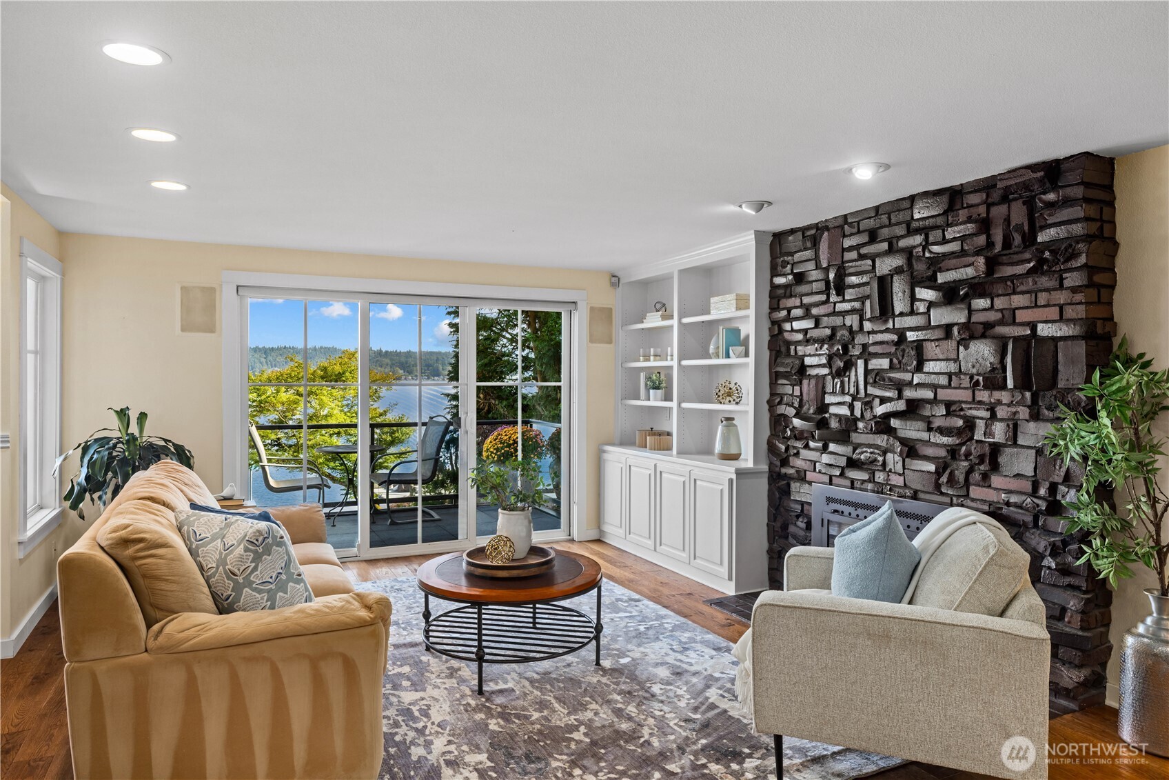 528 W Lake Sammamish Parkway SE, Bellevue, WA 98008