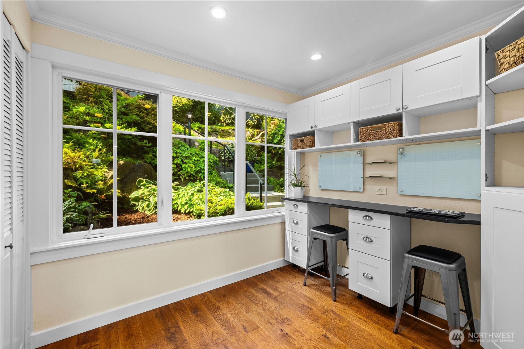 528 W Lake Sammamish Parkway SE, Bellevue, WA 98008