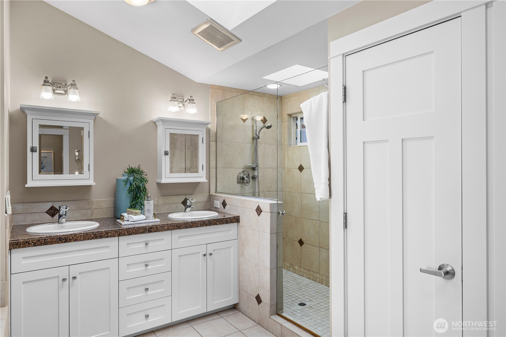 528 W Lake Sammamish Parkway SE, Bellevue, WA 98008