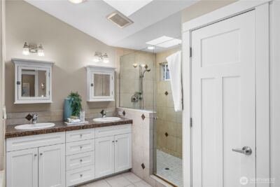 528 W Lake Sammamish Parkway SE, Bellevue, WA 98008 - Photo 17