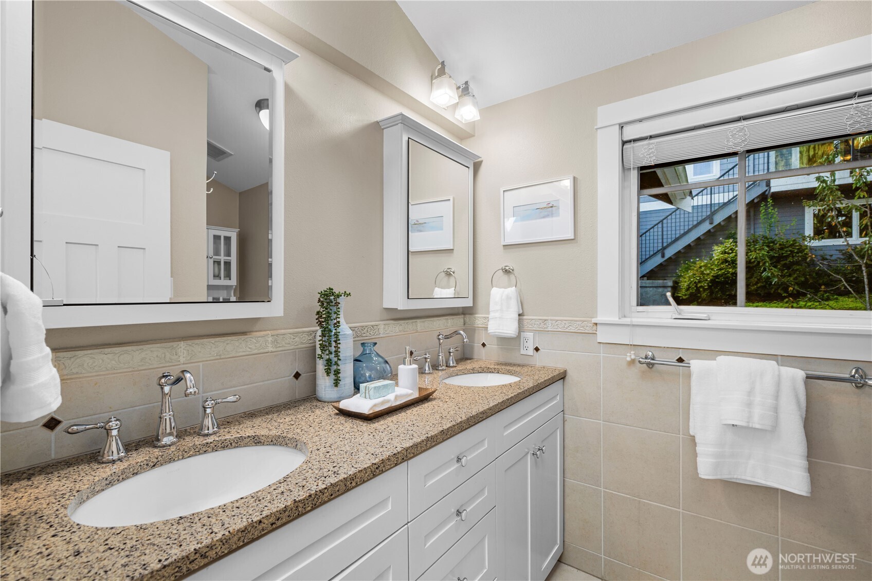 528 W Lake Sammamish Parkway SE, Bellevue, WA 98008