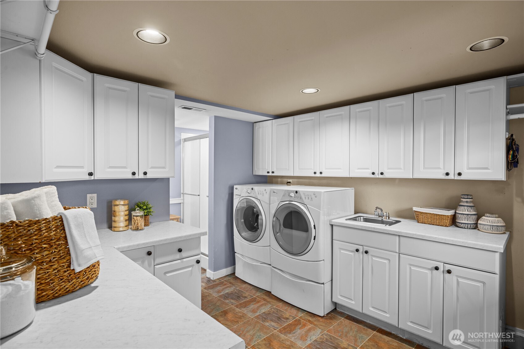 528 W Lake Sammamish Parkway SE, Bellevue, WA 98008