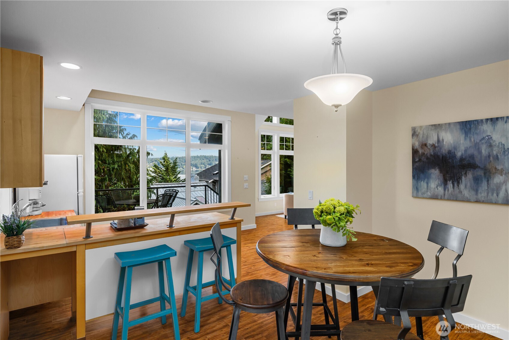 528 W Lake Sammamish Parkway SE, Bellevue, WA 98008