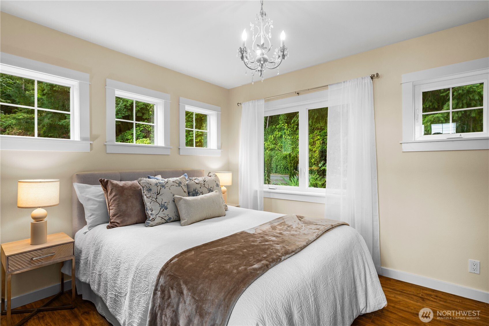 528 W Lake Sammamish Parkway SE, Bellevue, WA 98008