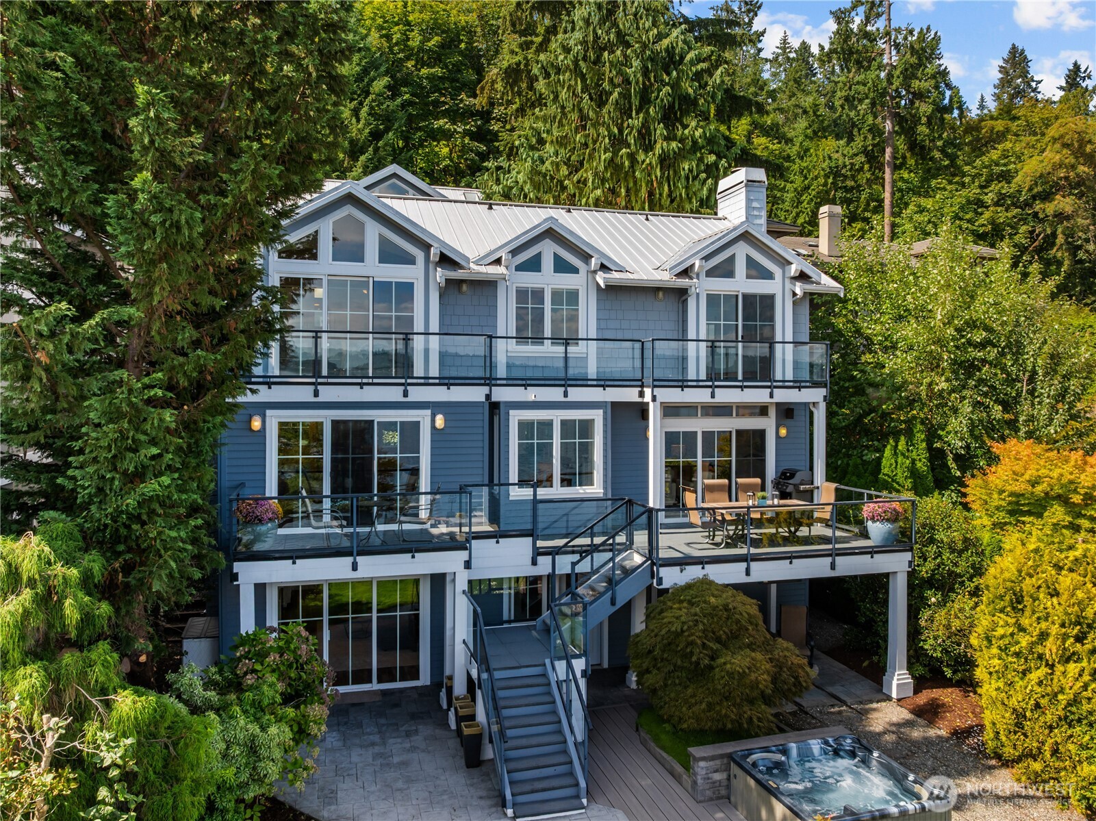 528 W Lake Sammamish Parkway SE, Bellevue, WA 98008