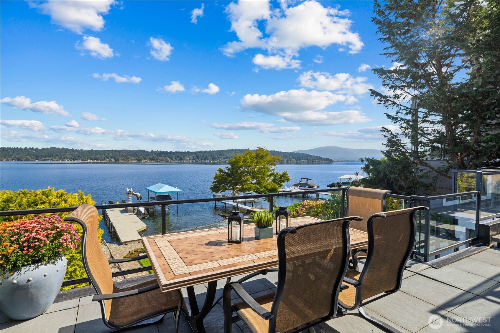 528 W Lake Sammamish Parkway SE, Bellevue, WA 98008