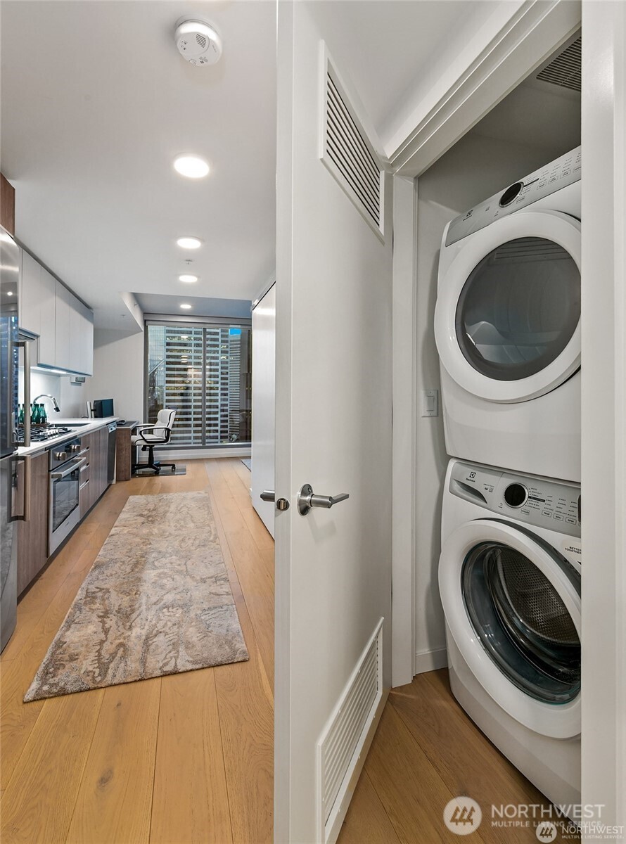 800 Columbia Street #1801, Seattle, WA 98104