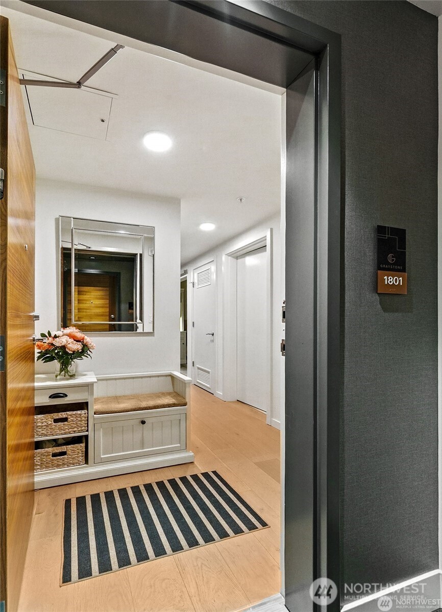 800 Columbia Street #1801, Seattle, WA 98104