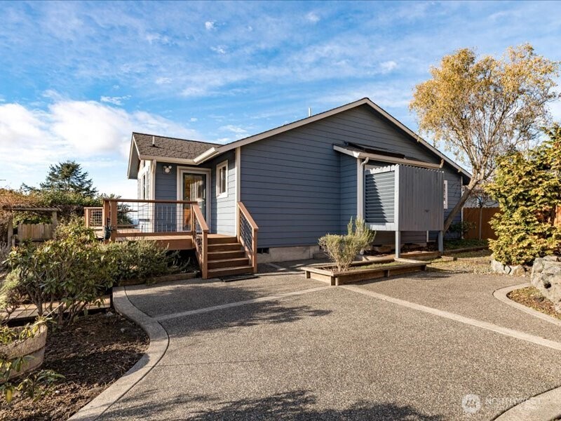 670 El Prado Avenue , Coupeville, WA 98239