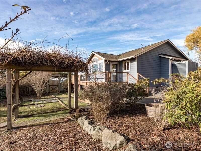 670 El Prado Avenue , Coupeville, WA 98239