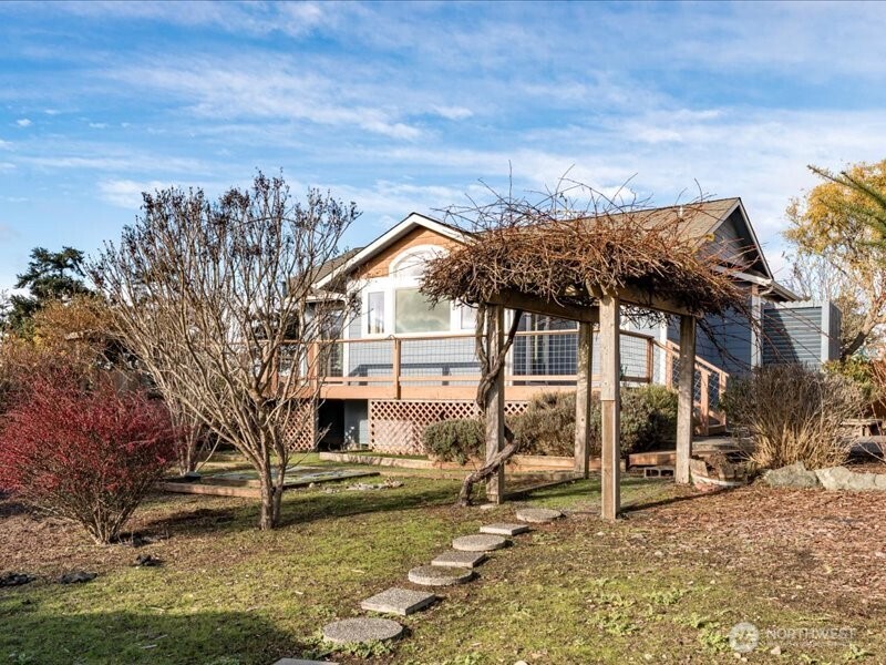 670 El Prado Avenue , Coupeville, WA 98239